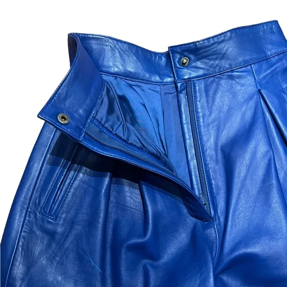 Vintage 80s High Waisted 100% Leather Blue Bermudas Shorts Size 6 Zipped Closure